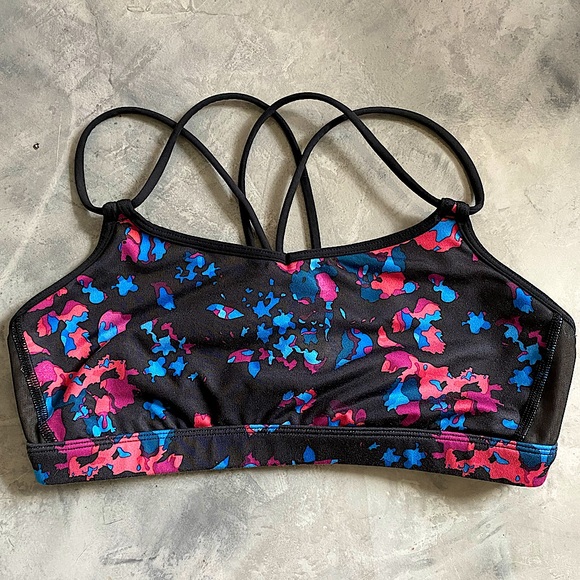 SOLD! 🖤LULULEMON Make A Move Floral Bra! - Picture 2 of 6